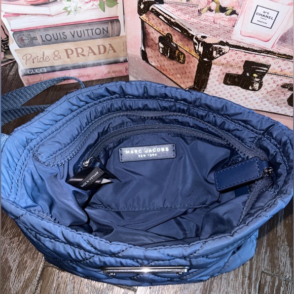 Marc Jacobs Quilted Navy Utility Messenger Bag with Adjustable straps - Picture 4 of 9